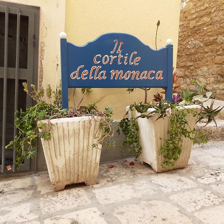 לינה וארוחת בוקר ברינדיזי Il Cortile Della Monaca מראה חיצוני תמונה