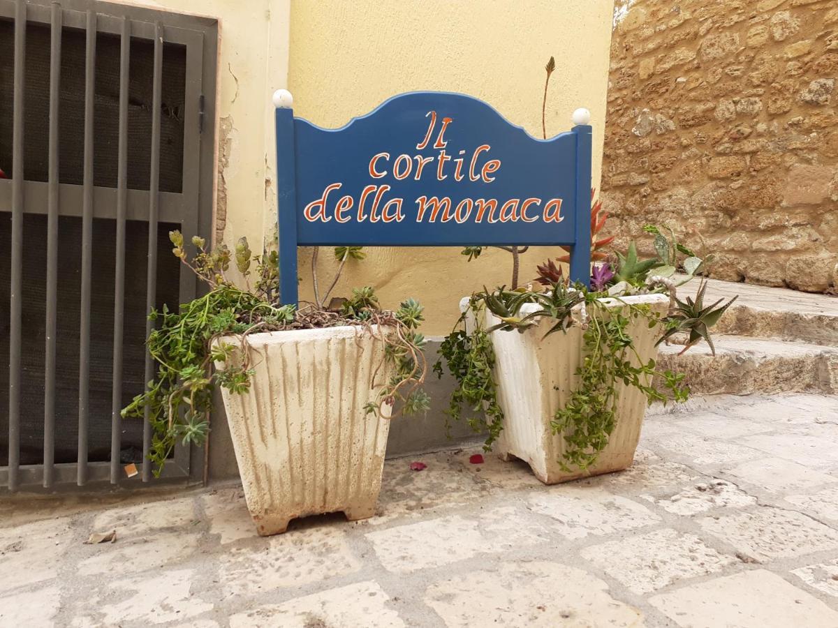 לינה וארוחת בוקר ברינדיזי Il Cortile Della Monaca מראה חיצוני תמונה