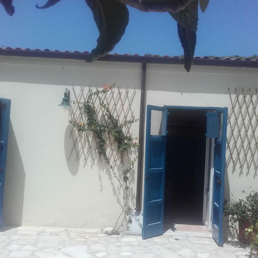 לינה וארוחת בוקר ברינדיזי Il Cortile Della Monaca מראה חיצוני תמונה