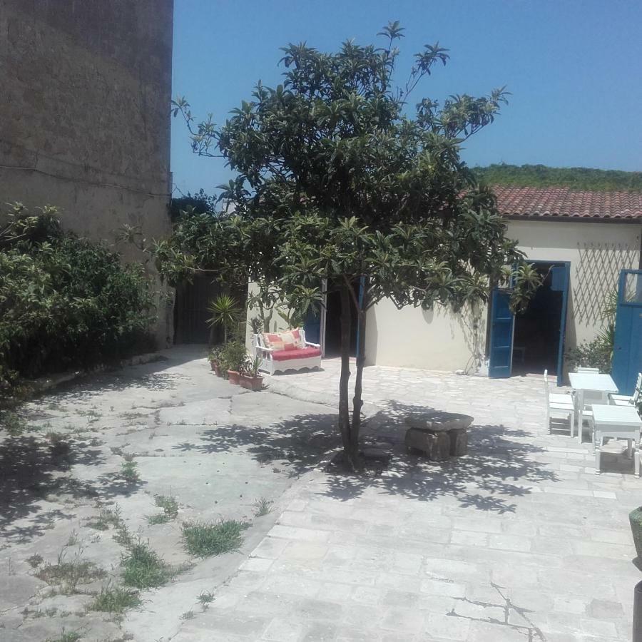 לינה וארוחת בוקר ברינדיזי Il Cortile Della Monaca מראה חיצוני תמונה